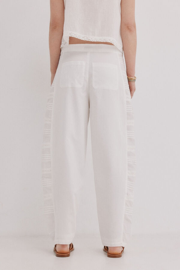 Hoss Intropia P&iacute;a. Pantal&oacute;n tiro medio bordado Blanco