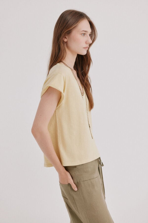 Hoss Intropia Monike. T-shirt de manga curta com decote em bico Amarelo
