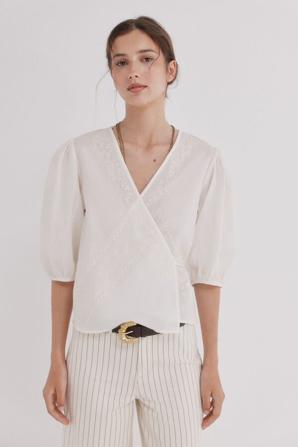 Hoss Intropia Cintia. Blusa cruzada Ecru