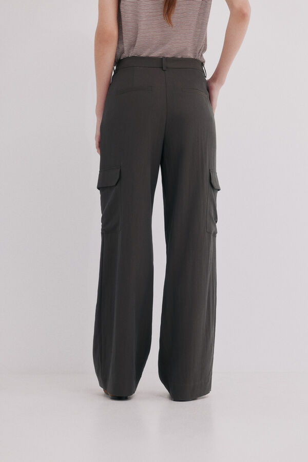 Hoss Intropia Patricia. Cal&ccedil;a fluida Cinzento