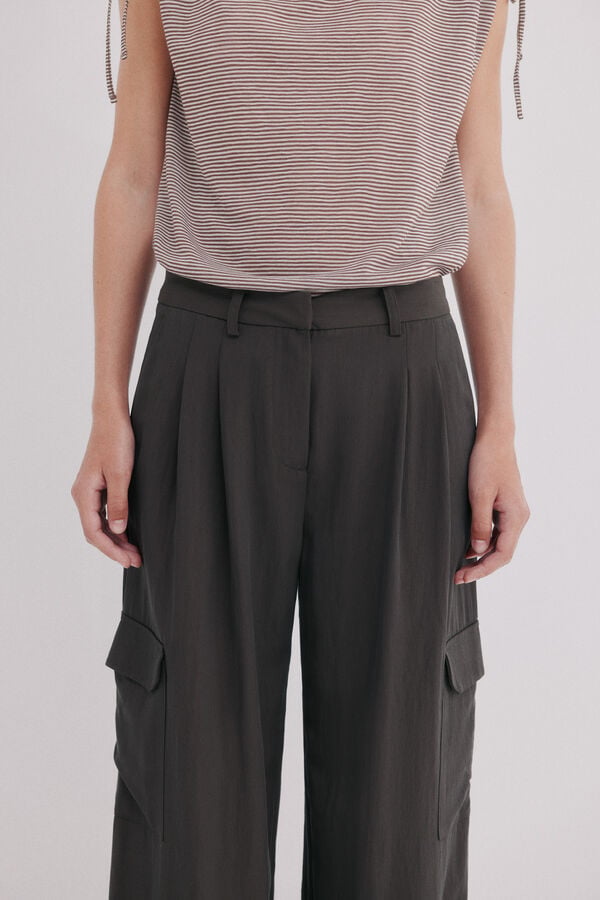 Hoss Intropia Patricia. Cal&ccedil;a fluida Cinzento