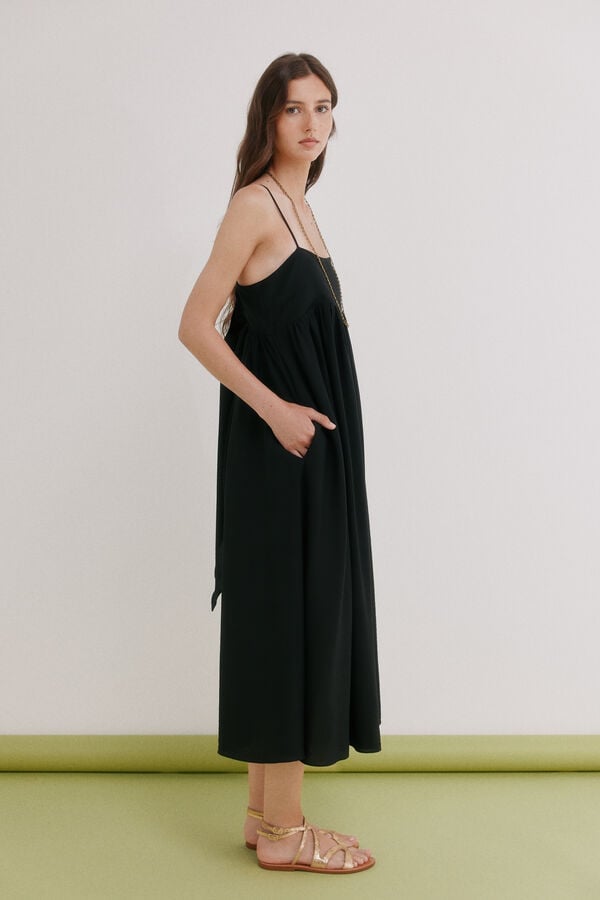 Hoss Intropia Asunci&oacute;n. Vestido com la&ccedil;ada Preto
