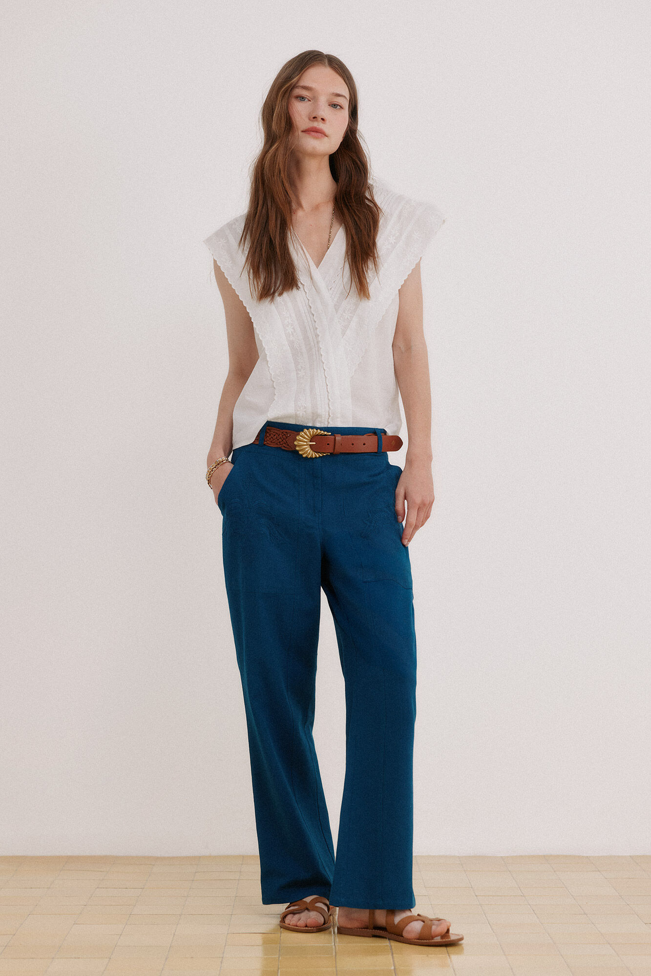 Hoss Intropia Pecks. Pantal&oacute;n bordado