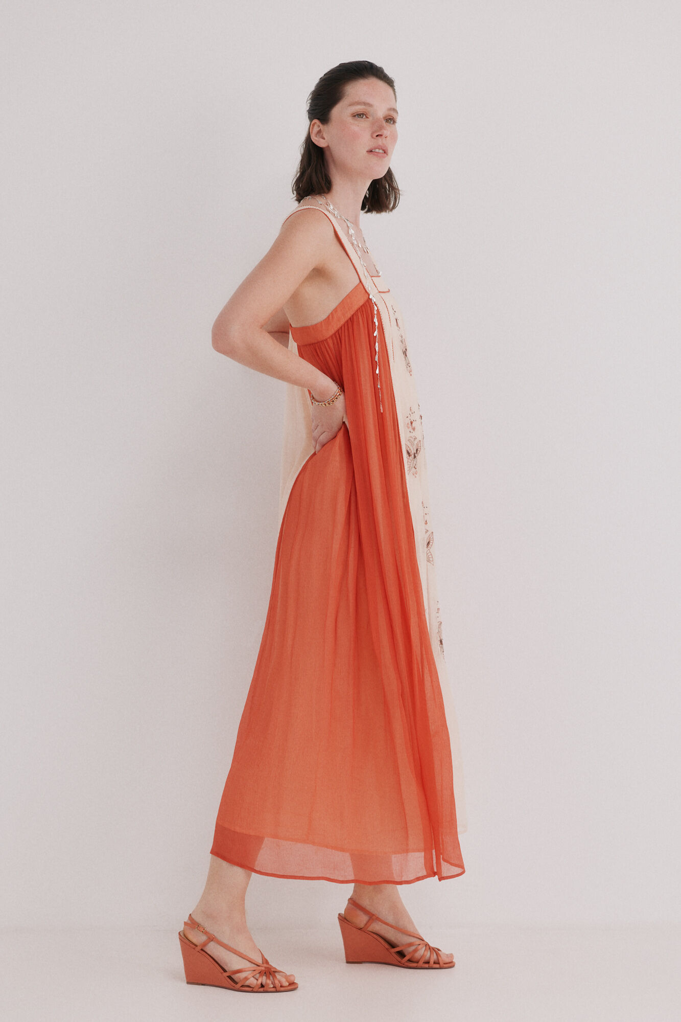 Hoss Intropia Asela. Vestido con abalorios