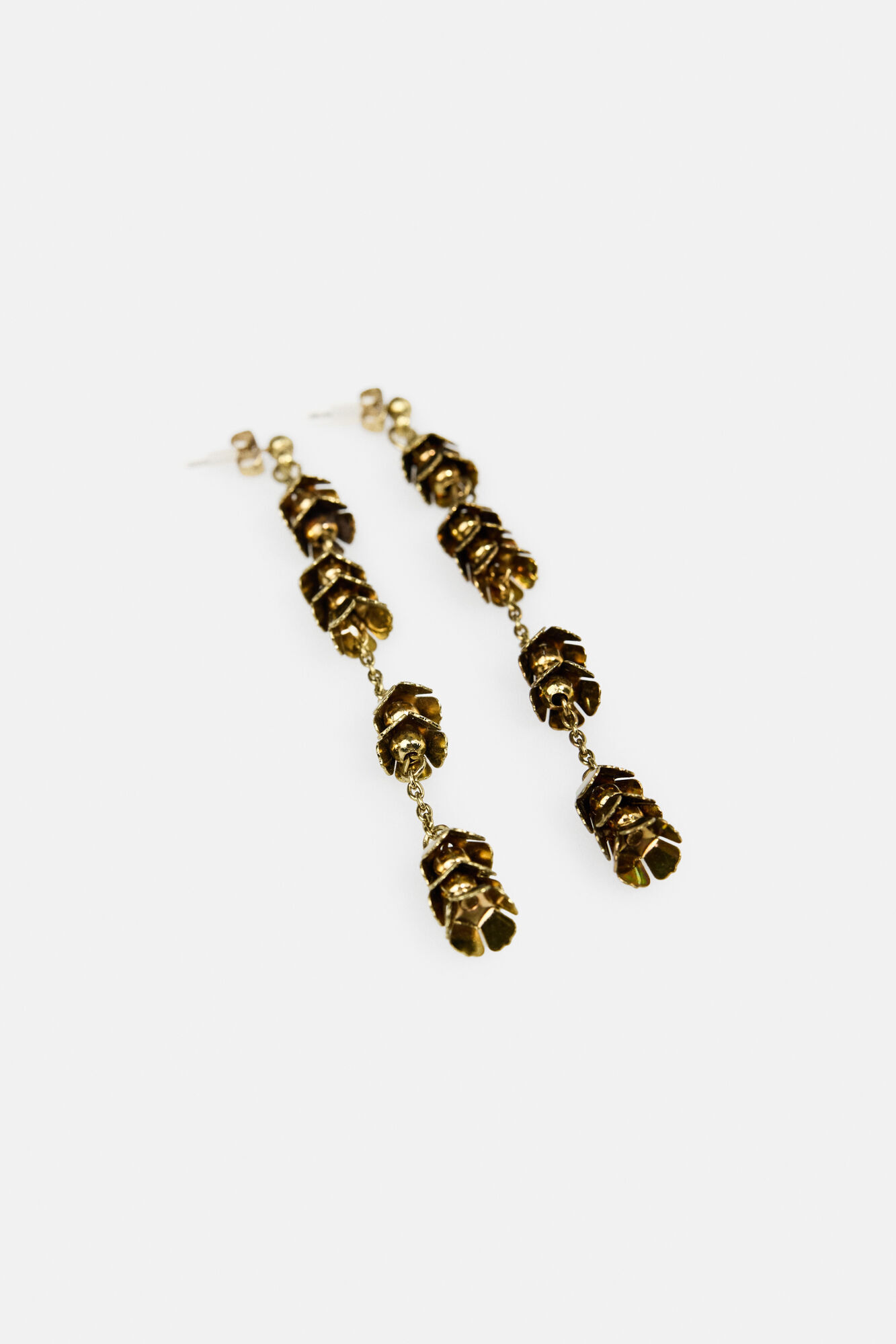 Hoss Intropia Brincos de flores banhados a ouro