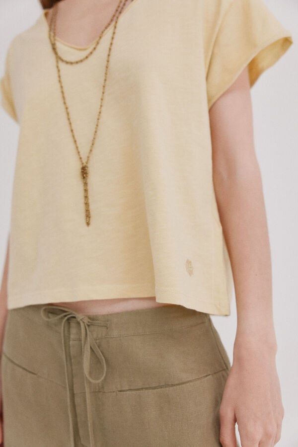 Hoss Intropia Monike. T-shirt de manga curta com decote em bico Amarelo