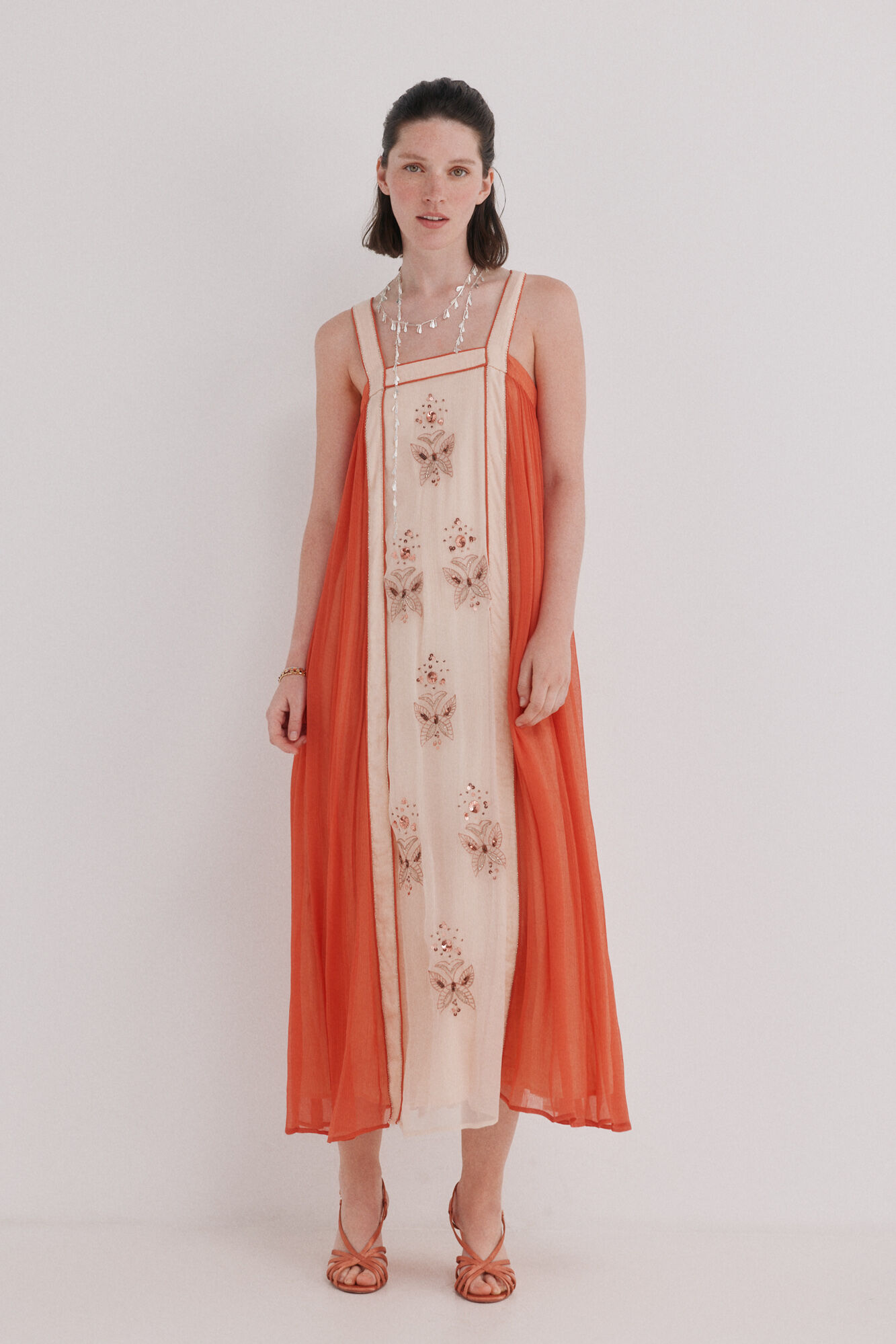 Hoss Intropia Asela. Vestido con abalorios