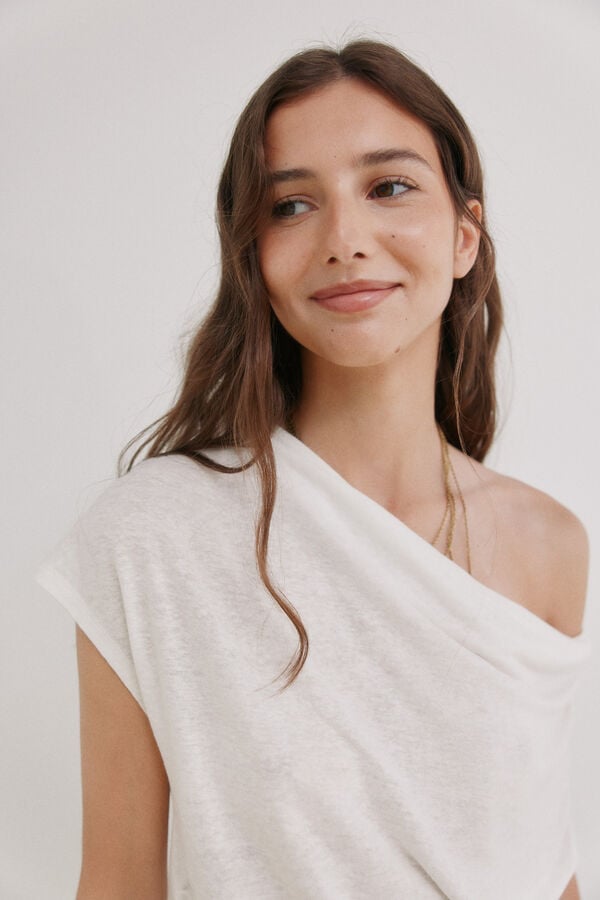 Hoss Intropia Madeline. Camiseta drapeada Beige