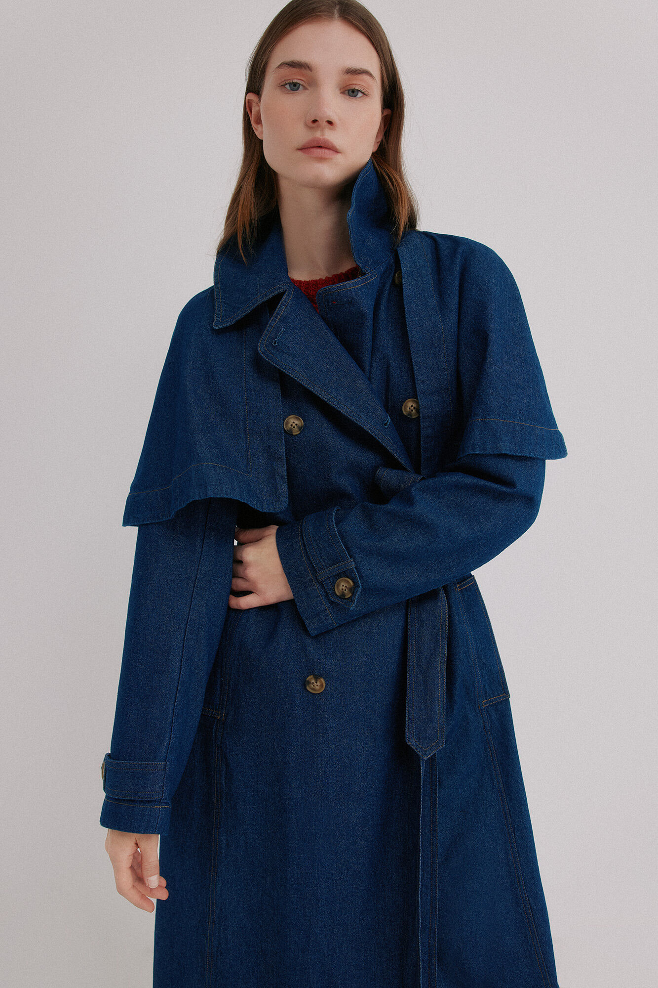 Hoss Intropia Darelle. Gabardina em denim