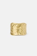 Hoss Intropia Lourdes. Brazalete ancho ba&ntilde;ado en oro Dorado