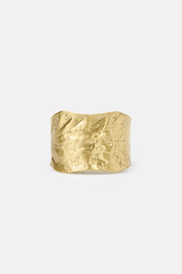Hoss Intropia Lourdes. Brazalete ancho ba&ntilde;ado en oro Dorado
