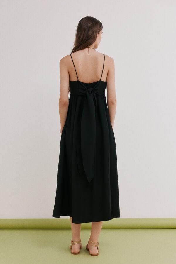 Hoss Intropia Asunci&oacute;n. Vestido com la&ccedil;ada Preto