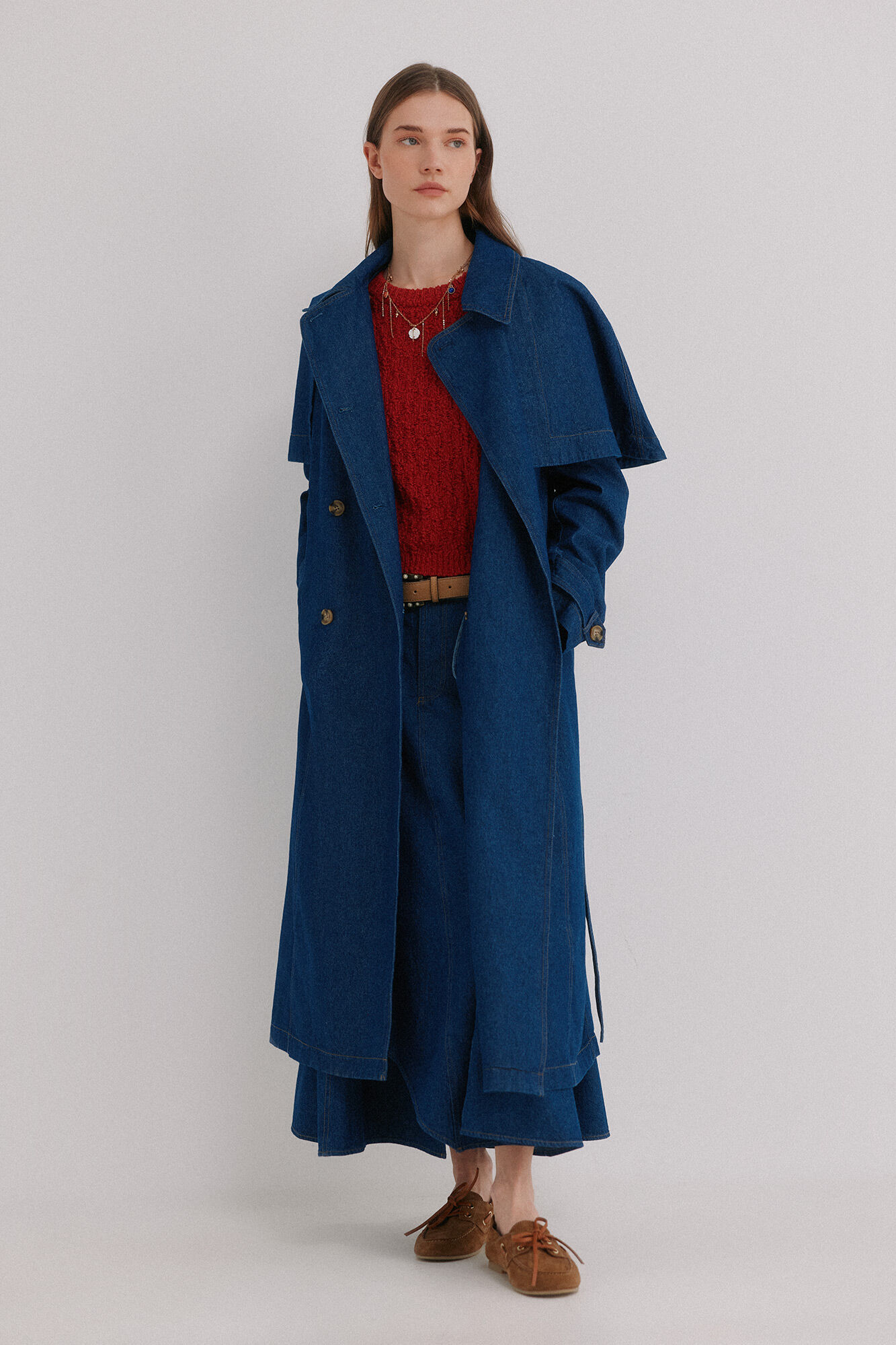 Hoss Intropia Darelle. Gabardina em denim