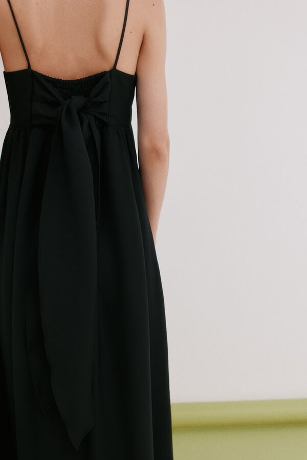 Hoss Intropia Asunci&oacute;n. Vestido com la&ccedil;ada Preto