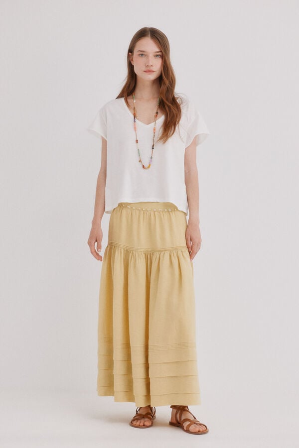 Hoss Intropia Monike. T-shirt de manga curta com decote em bico Beige