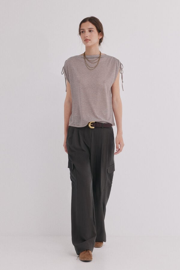 Hoss Intropia Patricia. Cal&ccedil;a fluida Cinzento